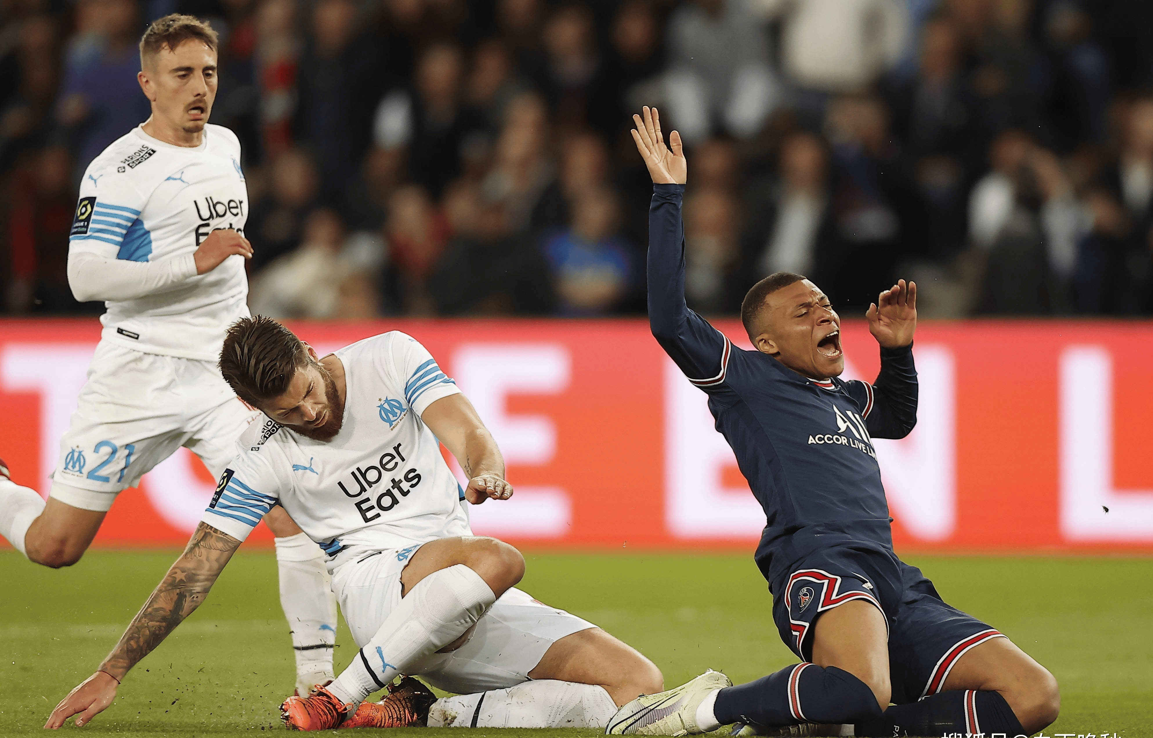 爱游戏体育电竞 - 巴特勒关键节点出色防守，巴黎圣日耳曼带队取胜！